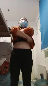 【雨哥原创】熟女阿姨自拍发骚勾引我，大屁股骚婊子